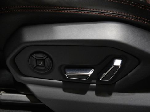 Used 2021 Lamborghini Urus AWD/4WD image 29