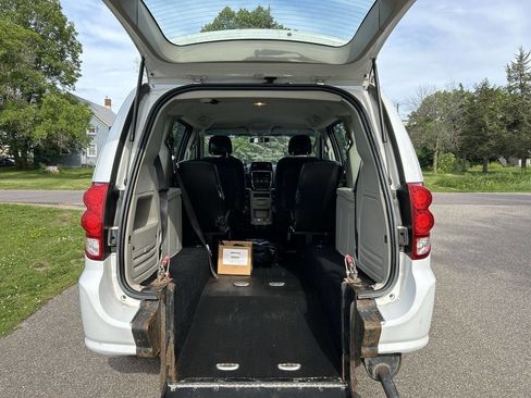 Used 2016 Dodge Grand Caravan American Value Package image 24