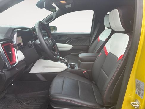 Used 2023 GMC Canyon AT4X w/ Edition 1 AWD/4WD image 9