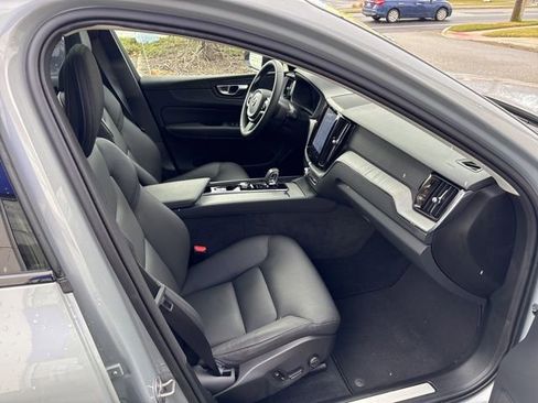 Used 2025 Volvo XC60 B5 Plus image 16