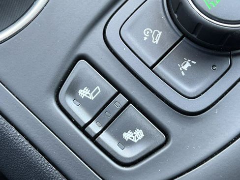 Used 2021 GMC Terrain SLT w/ Infotainment Package II AWD/4WD image 28