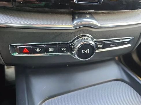 Used 2018 Volvo XC60 T5 R-Design w/ Protection Package AWD/4WD image 31