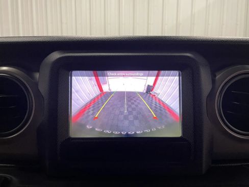 Used 2022 Jeep Wrangler Sport AWD/4WD image 30
