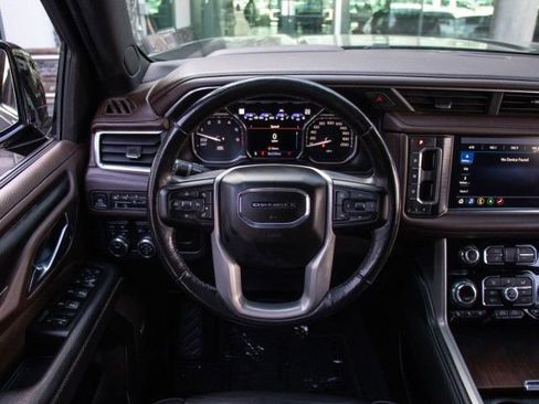 Used 2021 GMC Yukon Denali w/ Denali Premium Package image 12