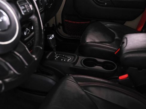 Used 2017 Jeep Wrangler Unlimited Rubicon AWD/4WD image 19