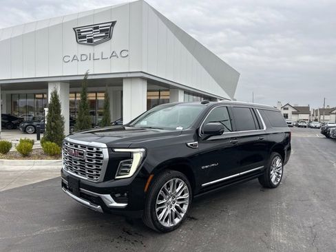 Used 2025 GMC Yukon XL Denali w/ Sun & Power Step Package image 2
