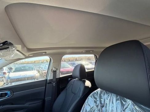 New 2026 Kia Sorento S w/ S Panoramic Sunroof Package AWD/4WD image 15