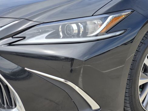 Used 2020 Lexus ES 300h w/ Premium Package FWD image 29