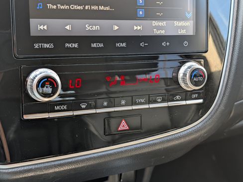 Used 2020 Mitsubishi Outlander SEL AWD/4WD image 23