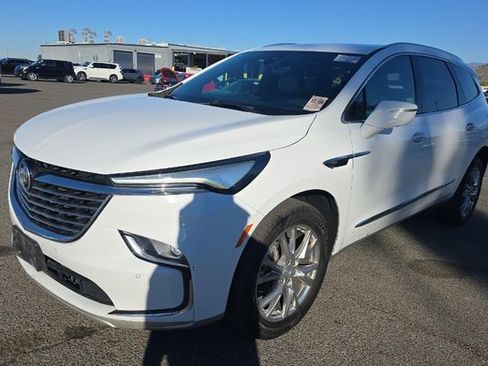 Used 2022 Buick Enclave Premium image 2