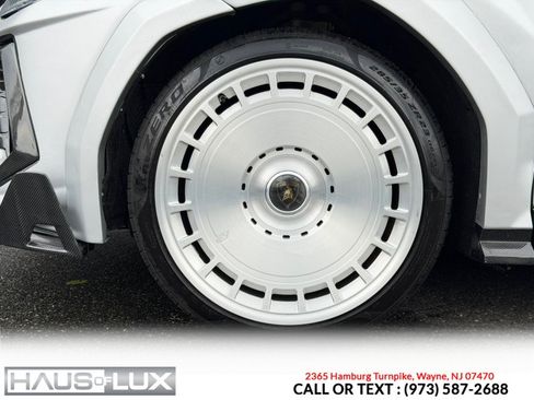 Used 2021 Lamborghini Urus AWD/4WD image 11