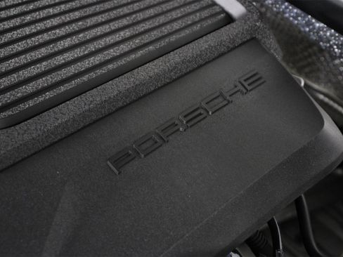 Used 2025 Porsche Macan image 27