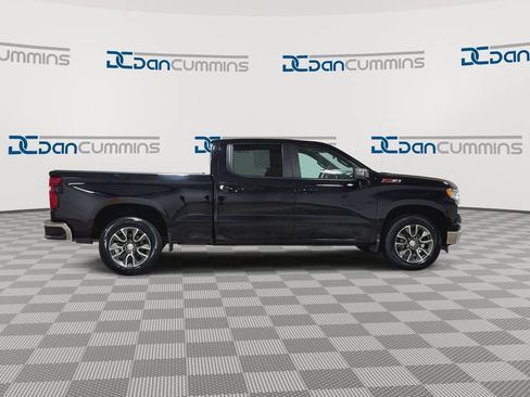 Used 2022 Chevrolet Silverado 1500 LT w/ Z71 Off-Road Package AWD/4WD image 2