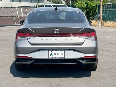 Used 2023 Hyundai Elantra SEL FWD image 5