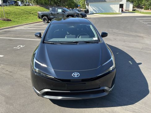 Used 2025 Toyota Prius LE FWD image 3
