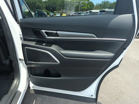 Used 2022 Kia Telluride LX FWD image 31