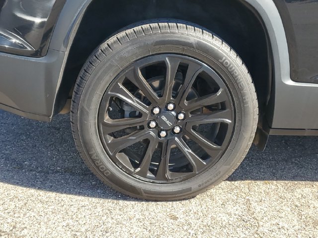 Certified 2022 GMC Acadia SLE w/ Infotainment Package AWD/4WD image 5