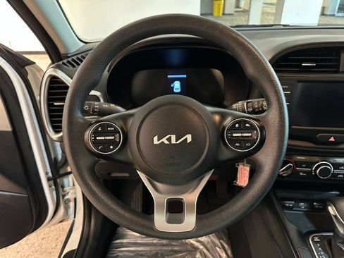 Used 2025 Kia Soul LX w/ LX Technology Package FWD image 27