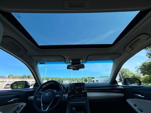 Used 2021 Toyota Avalon XLE w/ Moonroof Package FWD image 45