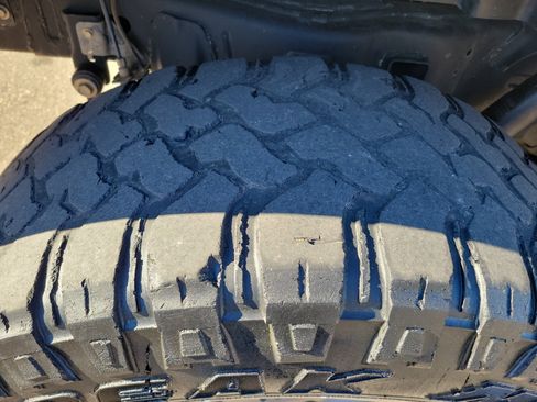 Used 2021 Jeep Gladiator Willys image 27