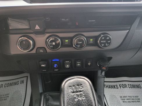 Used 2018 Toyota Tacoma TRD Sport AWD/4WD image 18