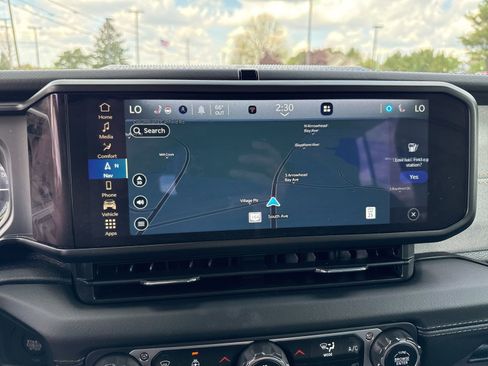 Used 2024 Jeep Wrangler Unlimited Sahara w/ Technology Group AWD/4WD image 6