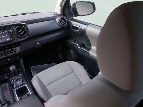 Used 2018 Toyota Tacoma SR w/ SR Convenience Package image 28