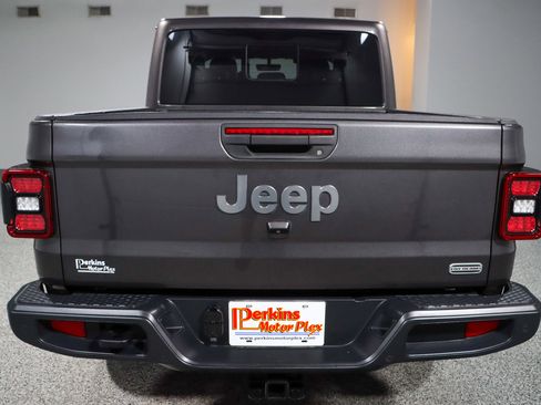 Used 2022 Jeep Gladiator Overland w/ Popular Equipment Package AWD/4WD image 8