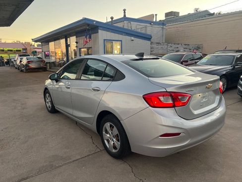 Used 2018 Chevrolet Cruze LS FWD image 5