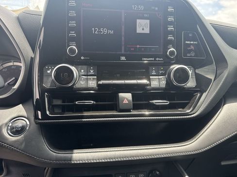 Used 2022 Toyota Highlander XSE AWD/4WD image 25