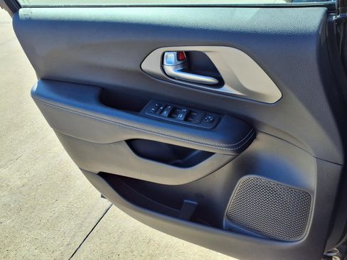 Certified 2025 Chrysler Voyager LX image 17