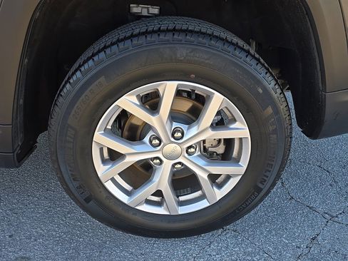 Used 2022 Jeep Grand Cherokee Limited image 10