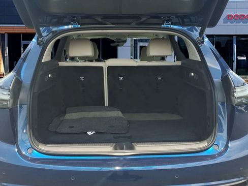 Used 2023 Buick Envision Avenir AWD/4WD image 6