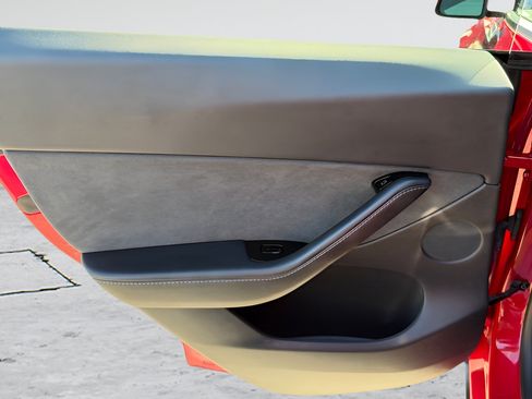 Used 2021 Tesla Model Y 2WD image 22