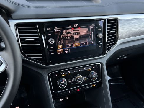 Used 2022 Volkswagen Atlas Cross Sport SE image 19