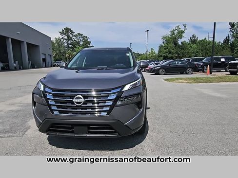 Used 2025 Nissan Rogue SV FWD image 21