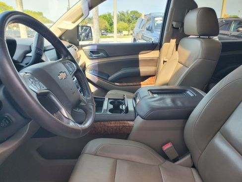 Used 2015 Chevrolet Suburban LTZ RWD image 12