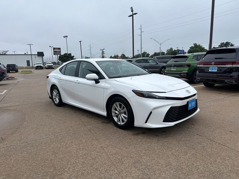 Used 2025 Toyota Camry LE FWD image 3