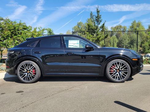 New 2026 Porsche Cayenne GTS AWD/4WD image 8