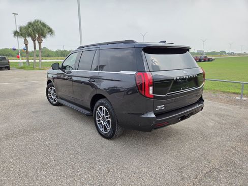 Used 2025 Ford Expedition Active AWD/4WD image 8