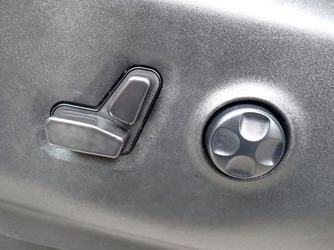 Used 2023 Chrysler Pacifica Touring-L image 23