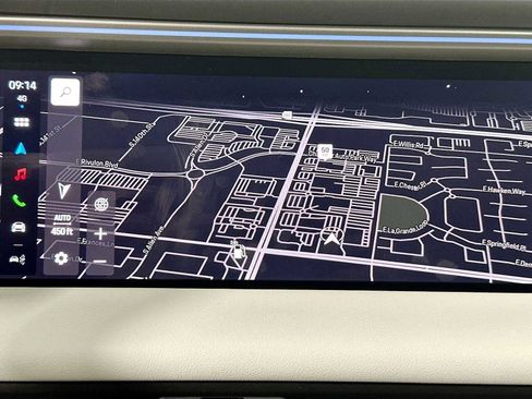 Certified 2025 Porsche Macan Electric image 15