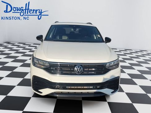 Used 2022 Volkswagen Tiguan SE R-Line FWD image 8