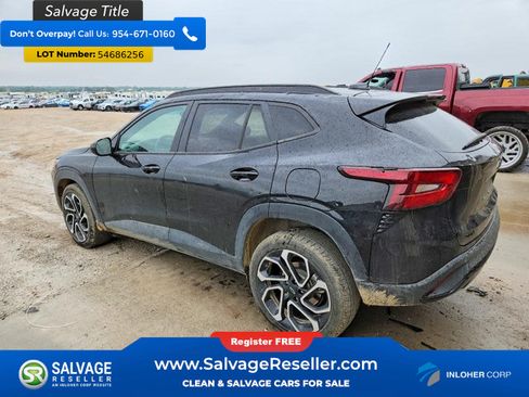 Used 2025 Chevrolet Trax RS w/ Sunroof Package FWD image 3
