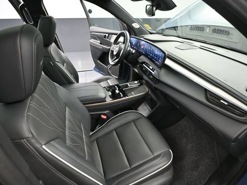 Used 2025 Buick Enclave Avenir AWD/4WD image 56