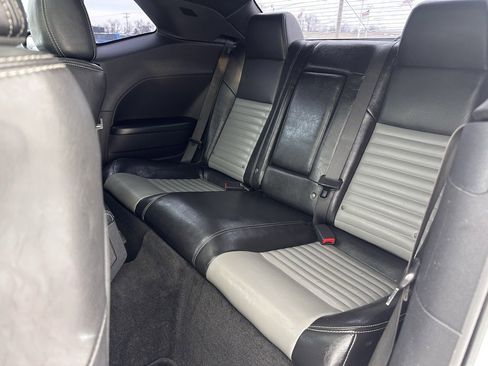 Used 2010 Dodge Challenger SE image 13