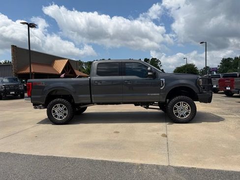 Used 2019 Ford F250 Lariat w/ Lariat Ultimate Package AWD/4WD image 8