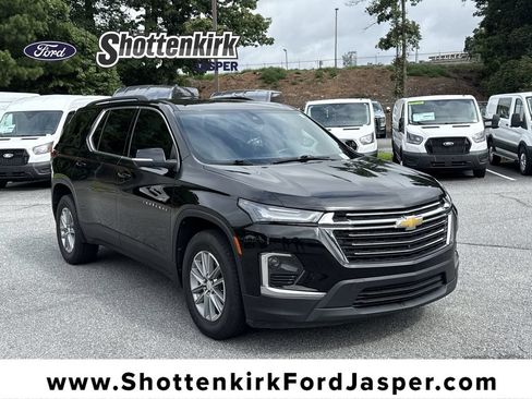Used 2023 Chevrolet Traverse LT FWD image 1