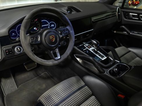 Used 2021 Porsche Cayenne Turbo S image 40