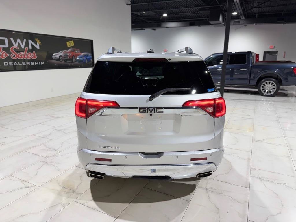 Used 2019 GMC Acadia Denali w/ Technology Package FWD image 9